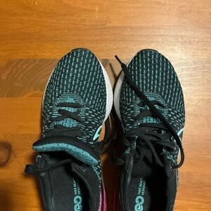 Nike Women's Teal and Black Sneakers